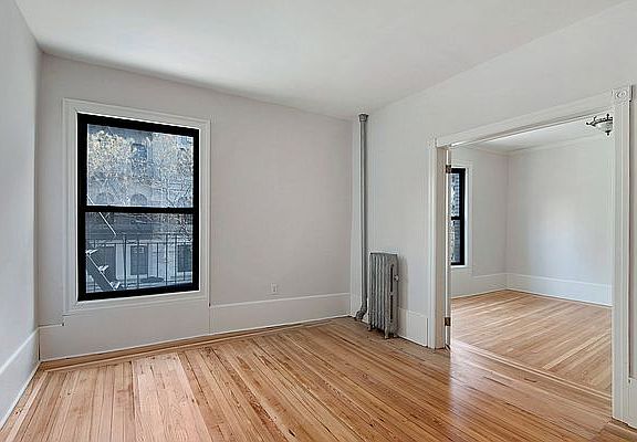 3rd image of 48 Pinehurst Ave APT 24