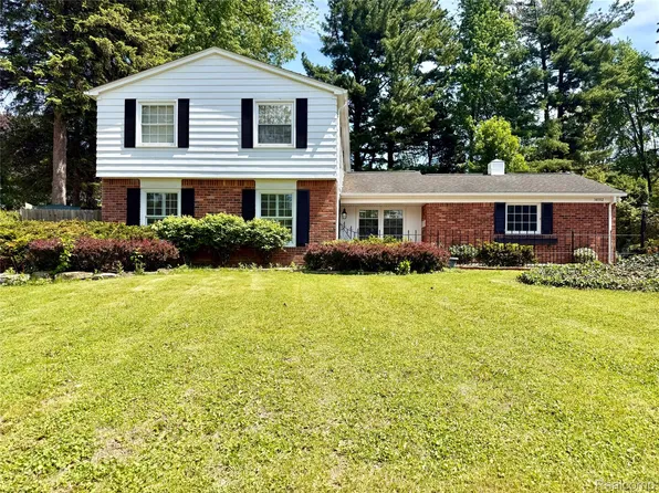 38552 Macintosh Ct, Clinton Township, MI 48036