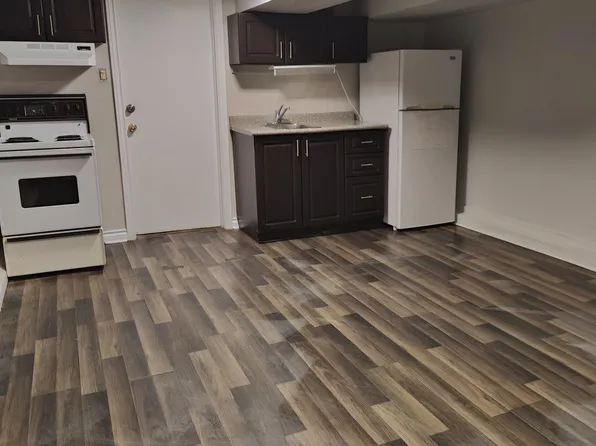 172 Waverley Rd, Toronto, ON M4L 3T3