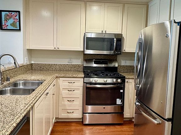 5th image of 160 S Hudson Ave Unit 211