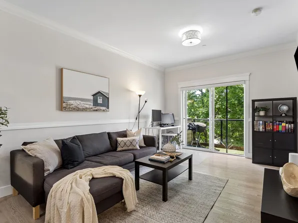 3488 Sefton St #203, Pt Coquitlam, BC V3B 3R2