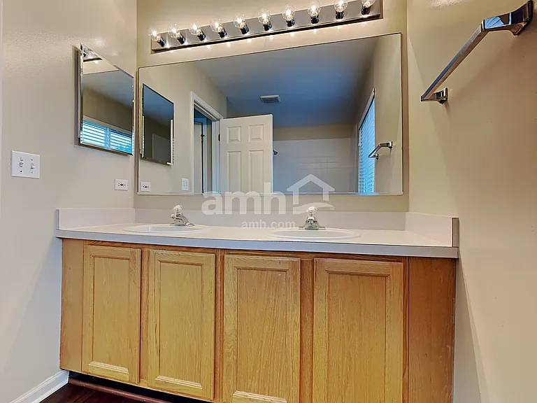 266 W Holly Ct — Photo 15