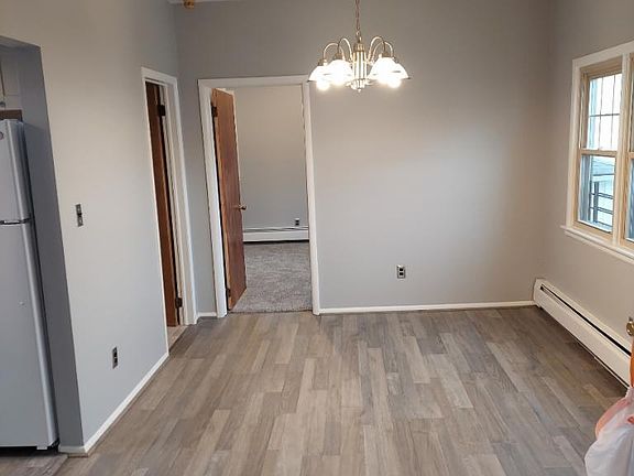 4th image of 135 Seneca Ave