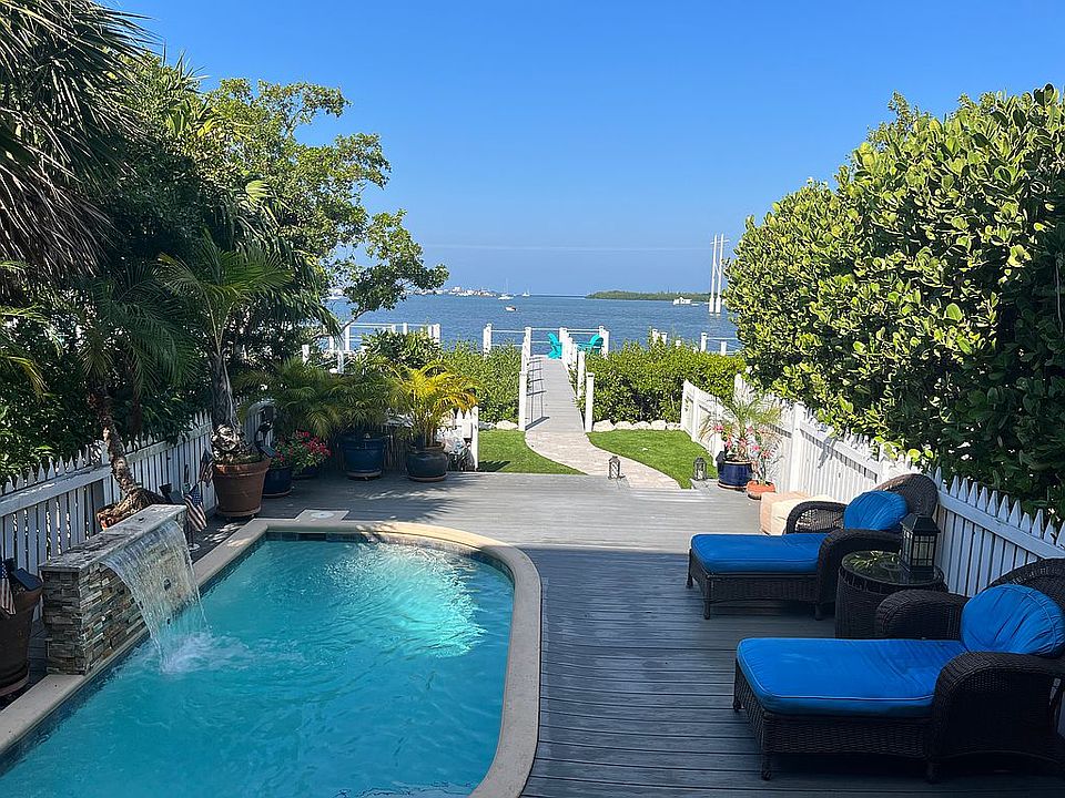 2nd image of 2649 Gulfview Dr
