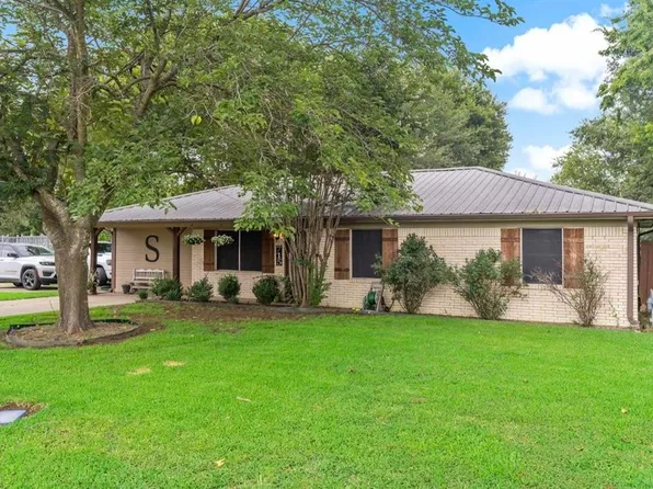 715 Margaret St, Blossom, TX 75416