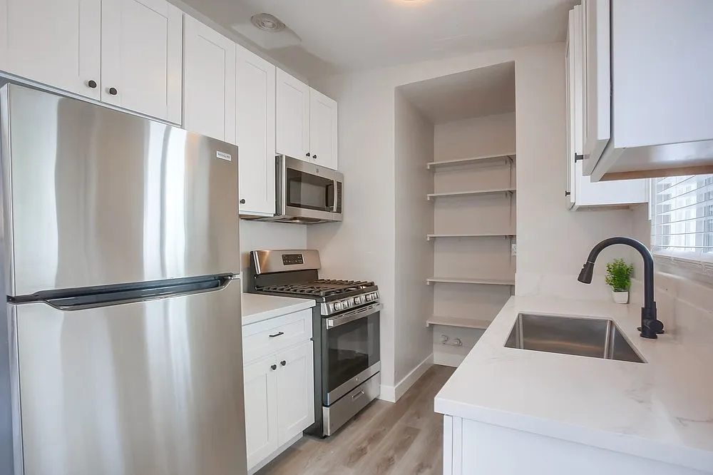 2 bed, 750 sqft, $2,600 — Photo 4