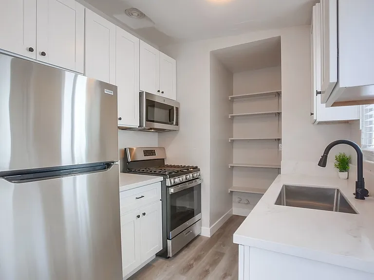 242 California Ave #242 — Photo 2