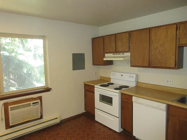 1433 Eagles Nest Cir #A — Photo 6