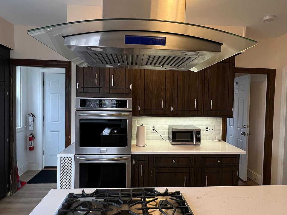 1st image of 25 Station St #1