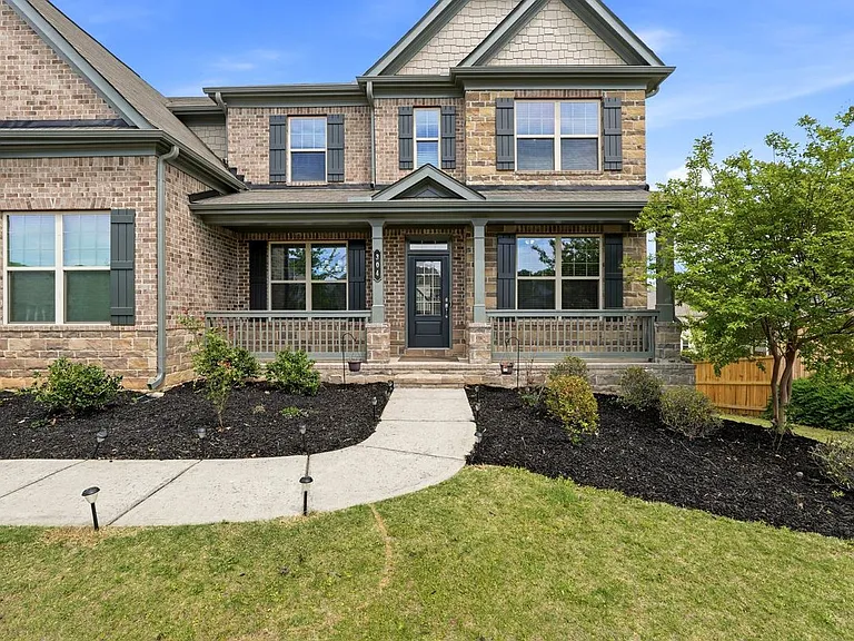 304 Cochin Dr — Photo 4