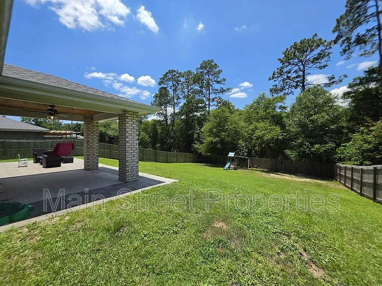 5565 Riviera Dr — Photo 20