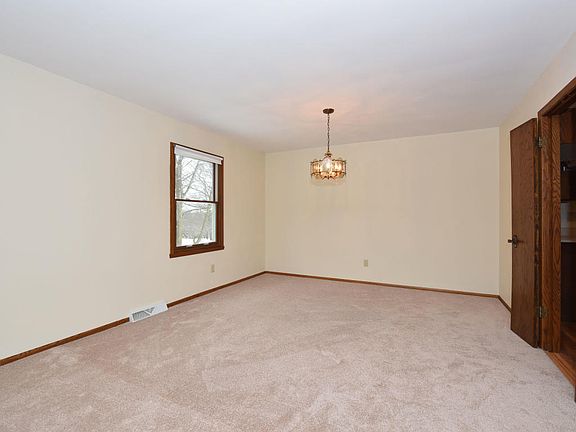 5th image of 2122 Edgewood Dr