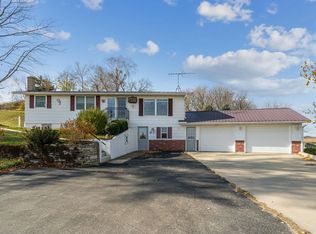 2162 Lycurgus Rd, Lansing, IA 52151