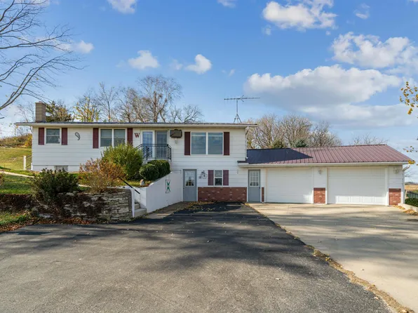 2162 Lycurgus Rd, Lansing, IA 52151