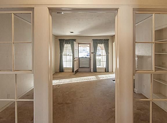 3rd image of 2615 Marvin Ave