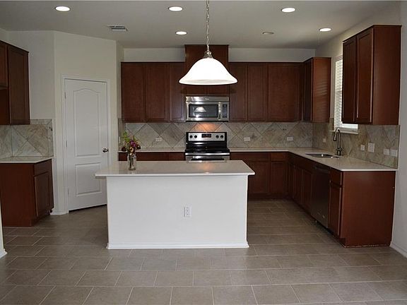 4th image of 1425 Berlin Ln