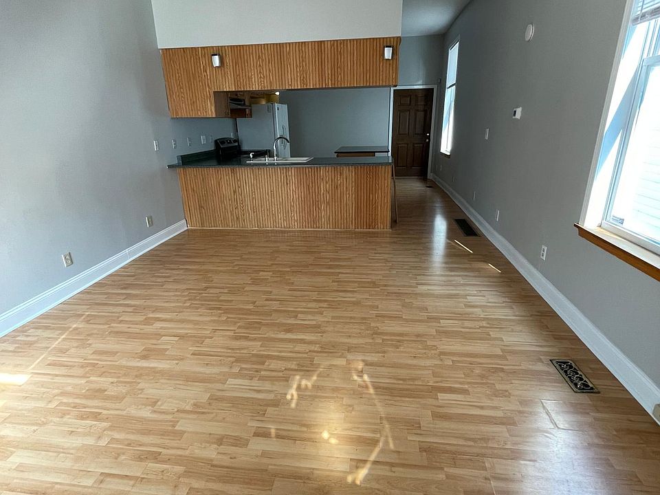 Lower unit - living room