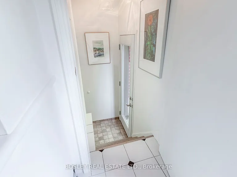 22 Martin Cres — Photo 25