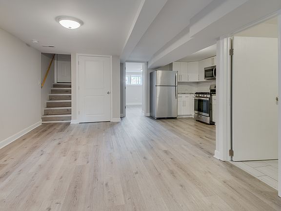 3rd image of 1043 N Christiana Ave #B