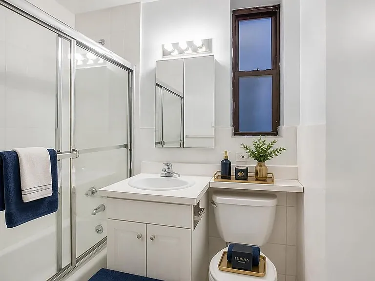 235 E 46th St #4B — Photo 3