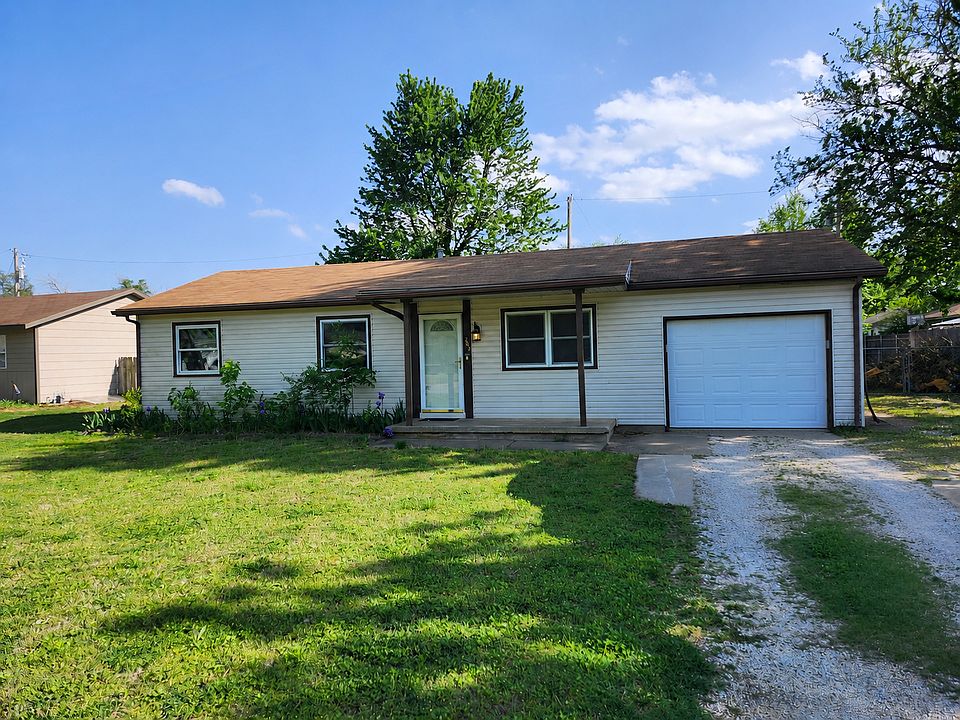 1st image of 208 N Marlen Ct