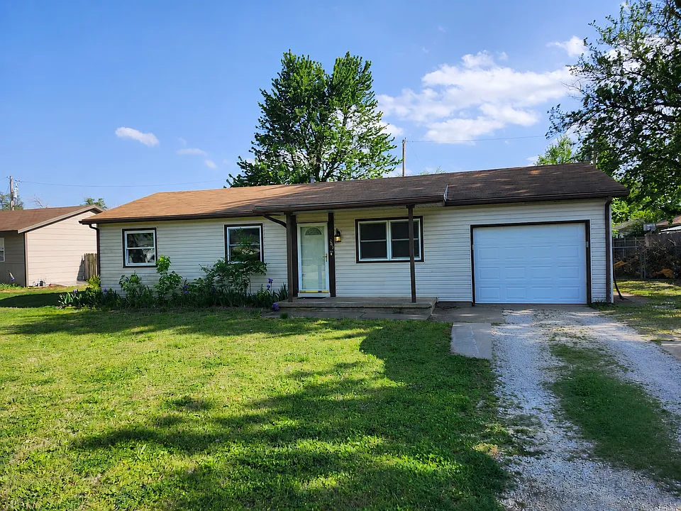 208 N Marlen Ct
