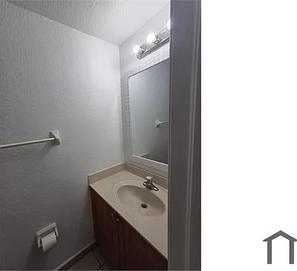 875 SW 6th Pl — Photo 5