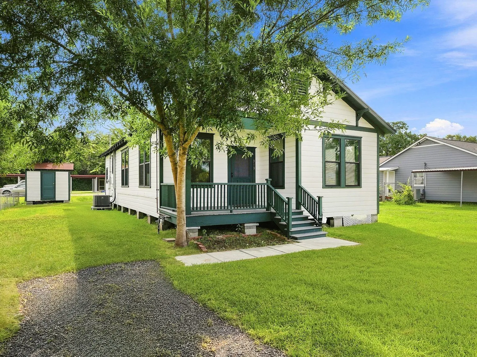 3 bed, 2.0 bath, 1326 sqft, $1,600 — Photo 3