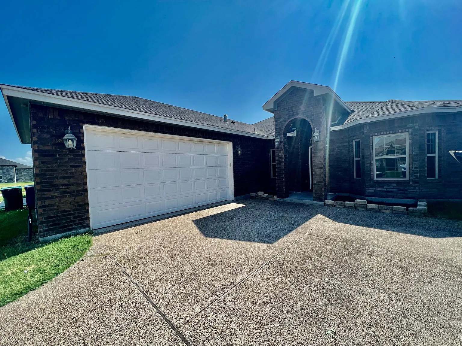 2310 Vaughan Ave — Photo 2