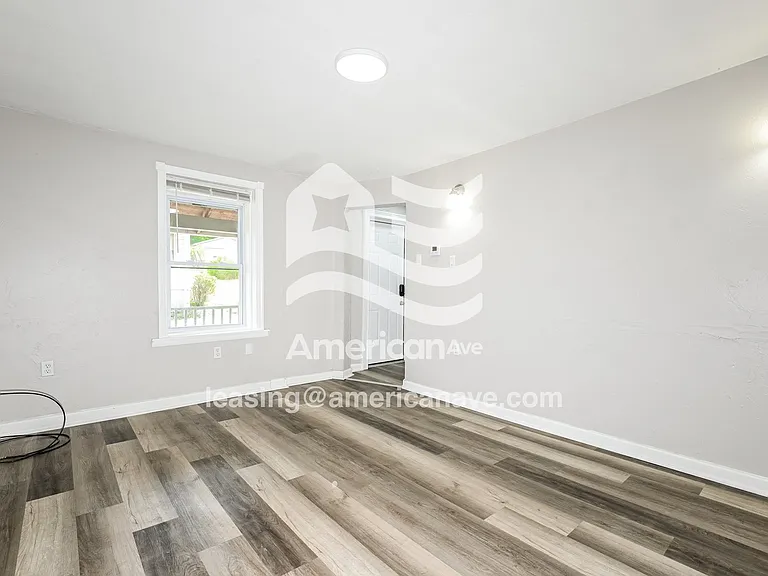 787992_002_living_room_13929984.jpg