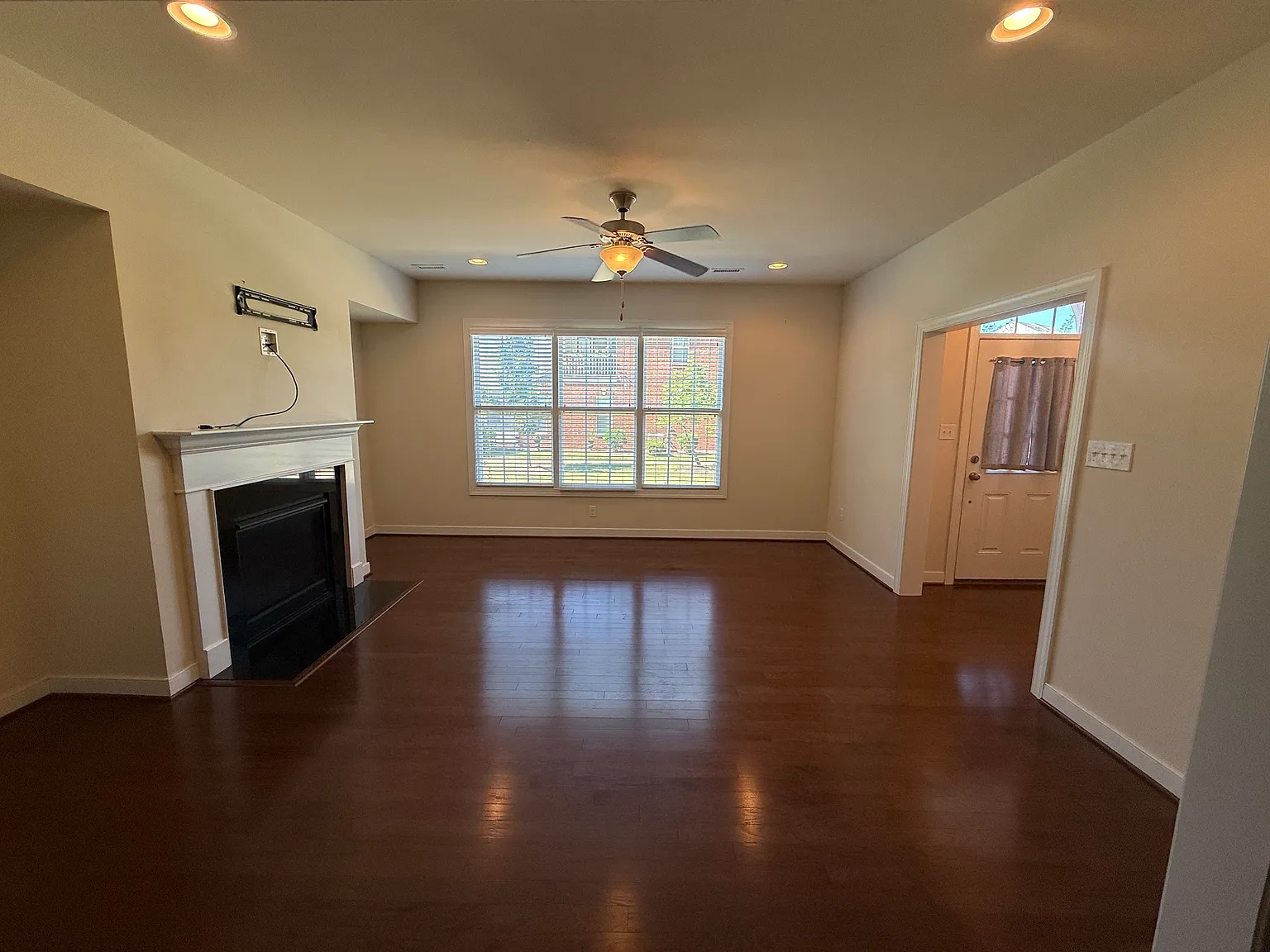 3 bed, 2.5 bath, 2162 sqft, $2,650 — Photo 3
