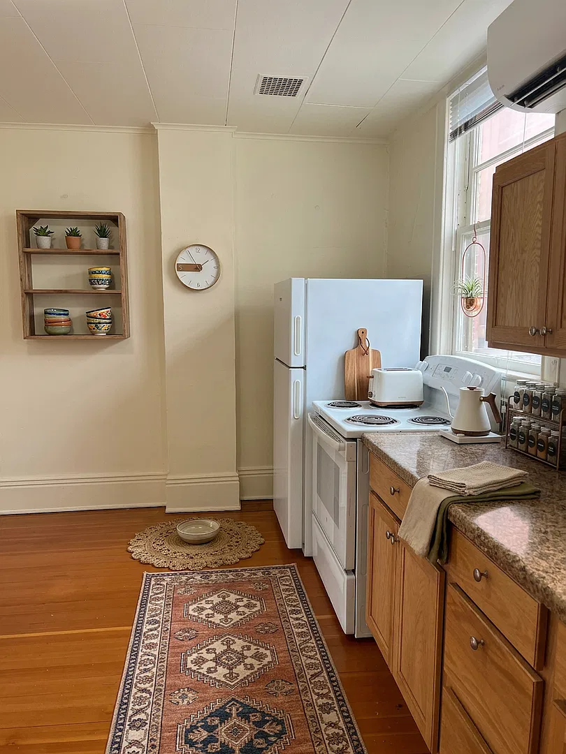 Large, One bedroom Apartment on Ashland's Plaza | Available November — Photo 4