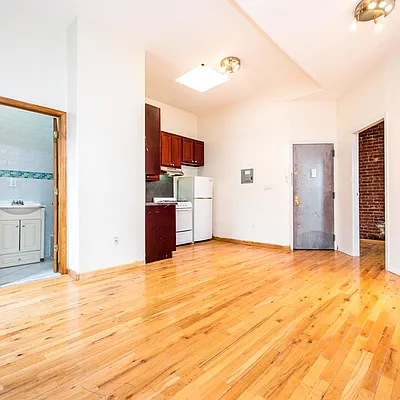 Rented by Nooklyn NYC LLC | media 22