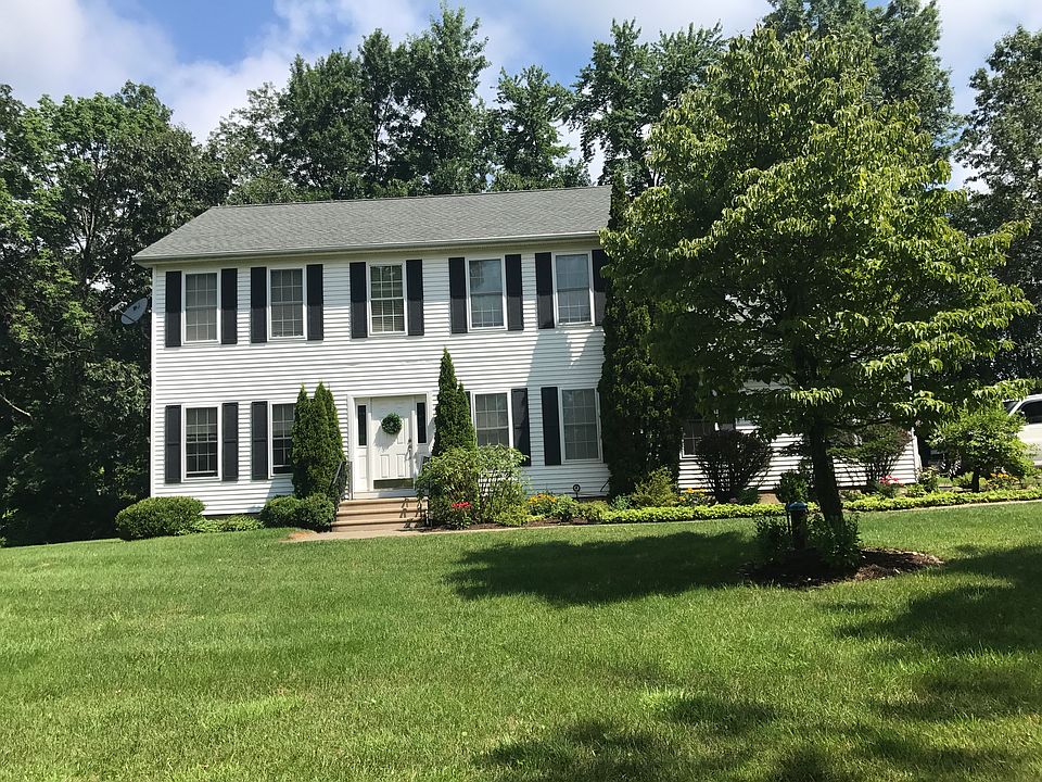 Front image 3 bed colonial