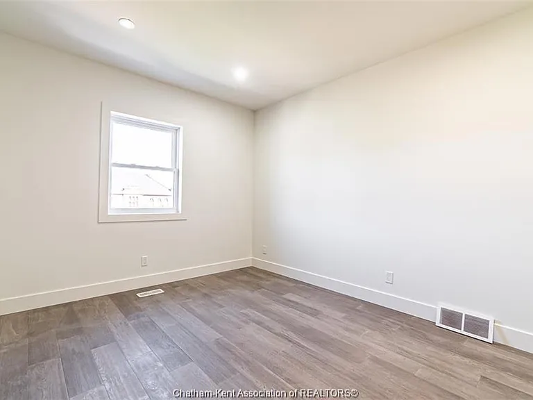 71 King St E #203 — Photo 8