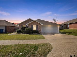1112 Woodlands Park Dr, Lindale, TX 75771