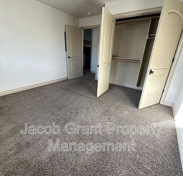 454 E Center St #B15 — Photo 9