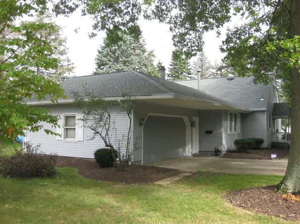 307 Myron St, Hubbard, OH 44425