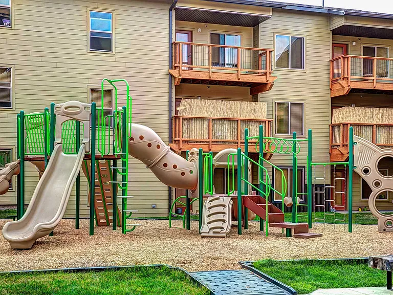 1241 N 12th Ave — Photo 10