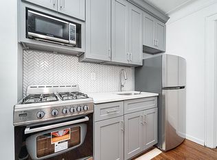 30-63 33rd St #1R, Astoria, NY 11103