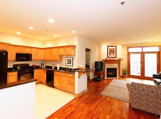 905 W Fairy Chasm Rd UNIT 106, Bayside, WI 53217