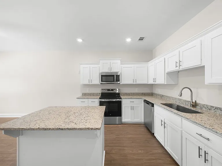 102 Skye Dr — Photo 5