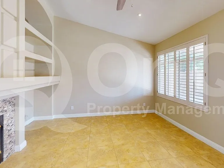3211 E Behrend Dr — Photo 7