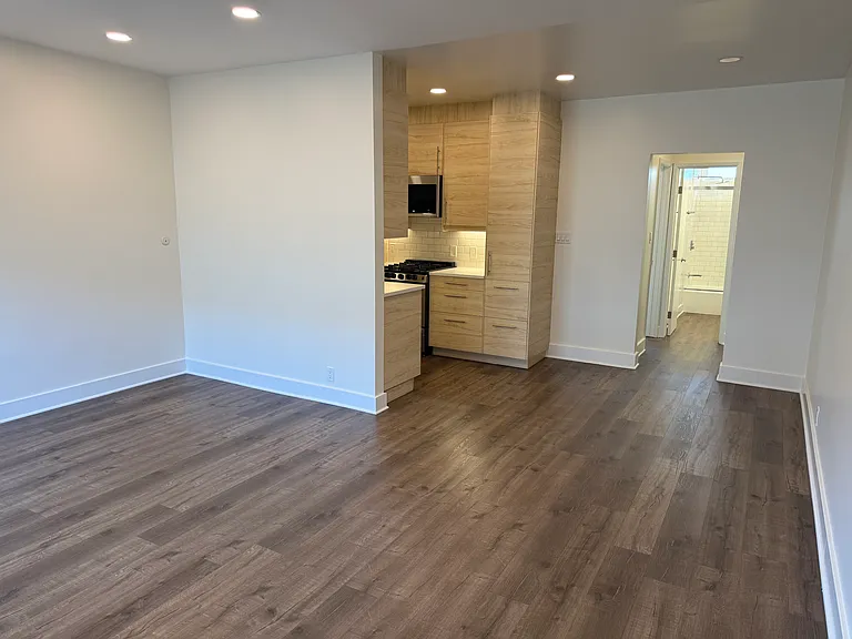 1011 Linden Ave #9 — Photo 6