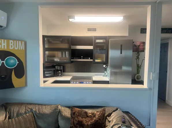 11430 3rd St E APT 3, Treasure Island, FL 33706