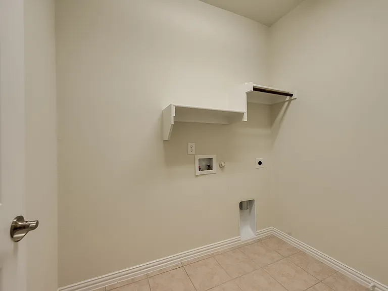 6812 Lighthouse Ln — Photo 4