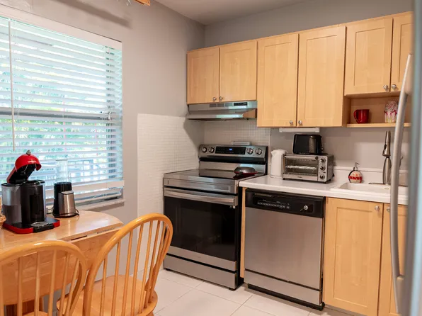 4 ABBEY Lane #208, Delray Beach, FL 33446