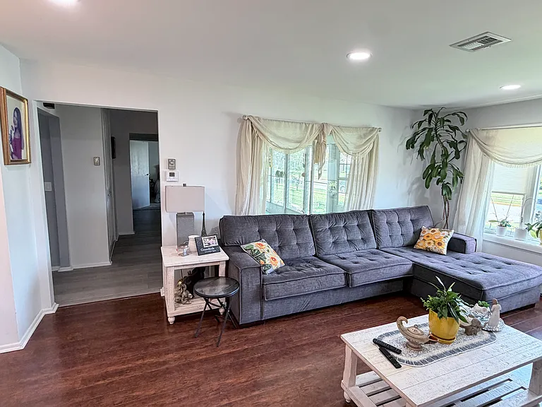 1023B Shetland Dr — Photo 5