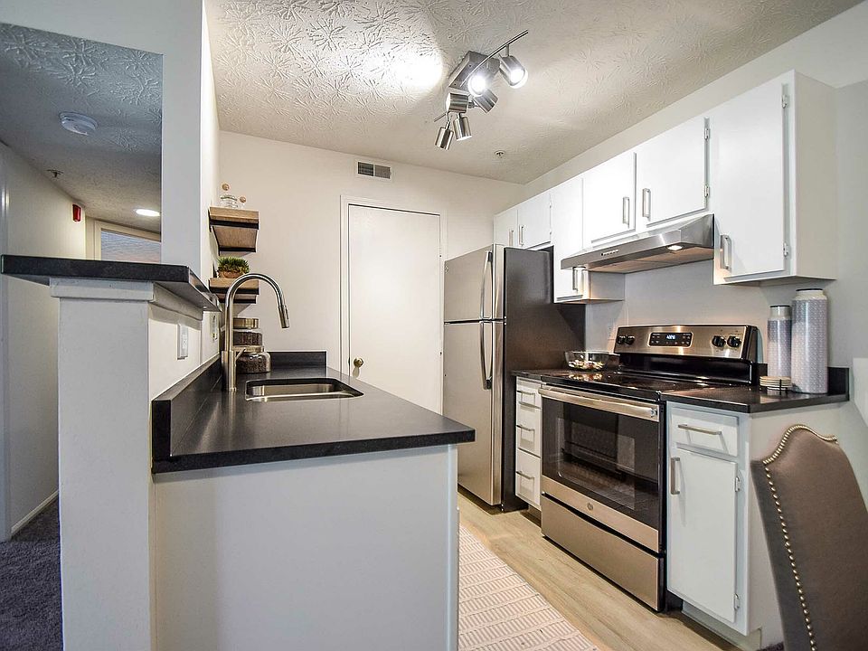 Experience elegance in your everyday cooking with this beautifully designed kitchen.