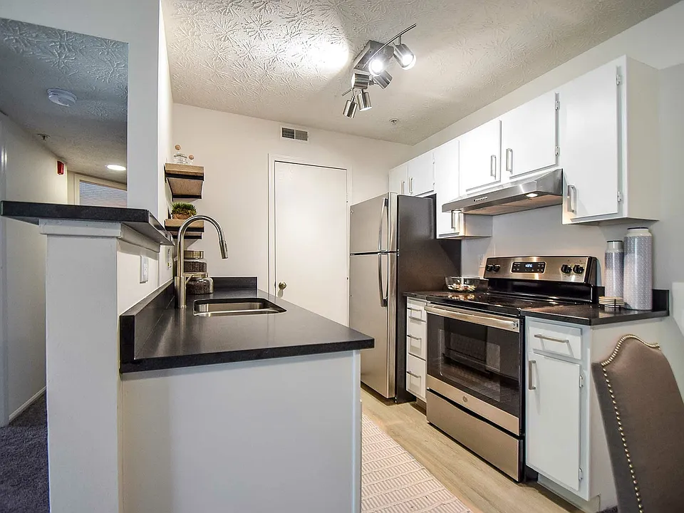 Enclave at Albany Park